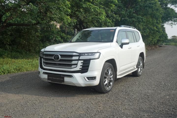 Luxury SUV exterior detail