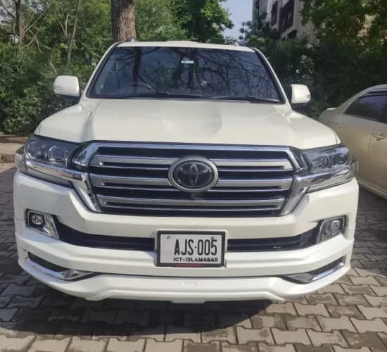 Toyota Land Cruiser V8 rental detail